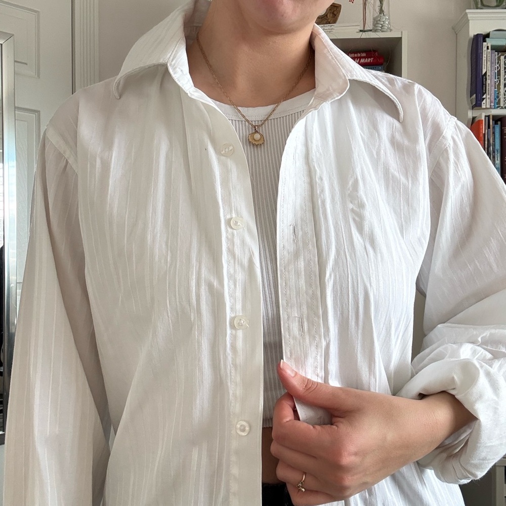 Classic White Button-Up Shirt - Picture 3 of 4